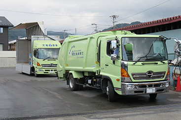 1: 専用車による回収